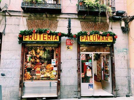 pros and cons living in madrid fruteria